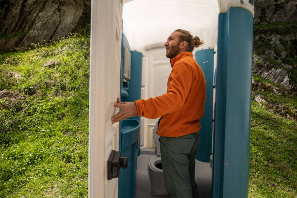 Best Porta potty delivery and setup  in Salem, IN