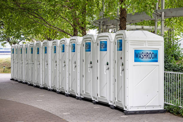 Best Portable bathroom rental  in Salem, IN
